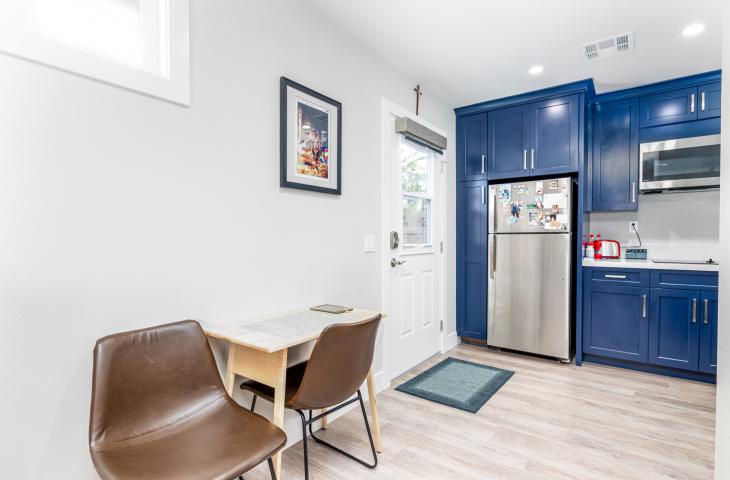 Accessory dwelling unit entryway